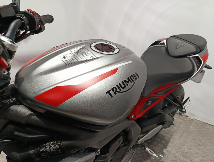 Imagen de Triumph STREET TRIPLE R