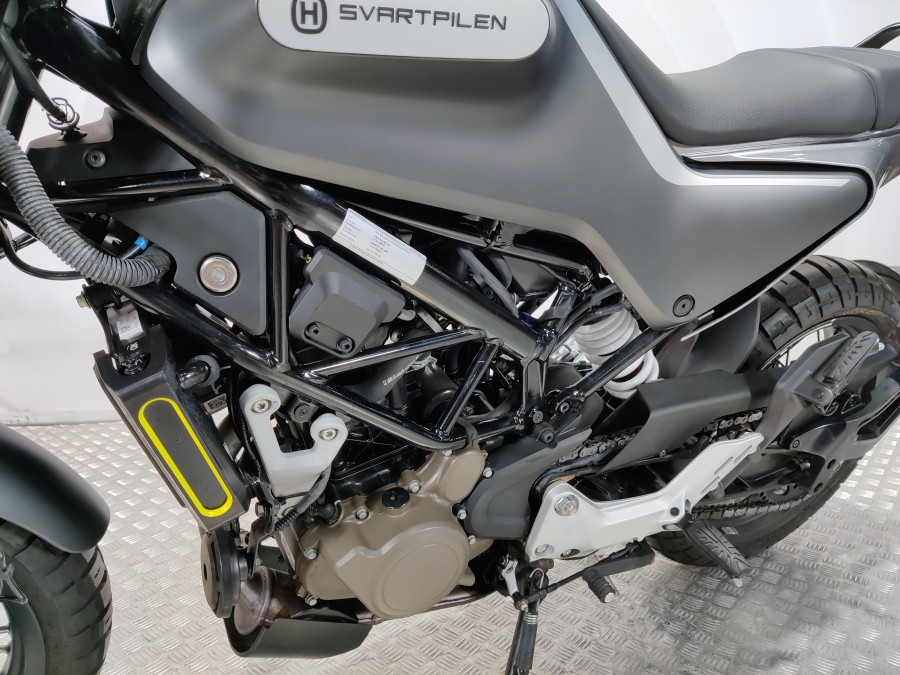 Imagen de Husqvarna SVARTPILEN 125