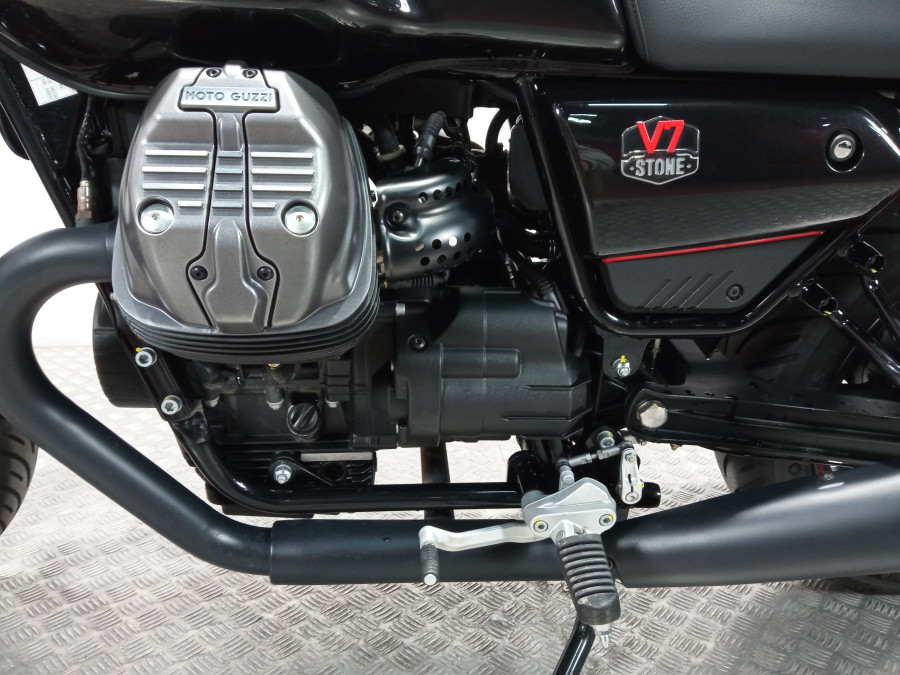 Imagen de Moto Guzzi V7 STONE