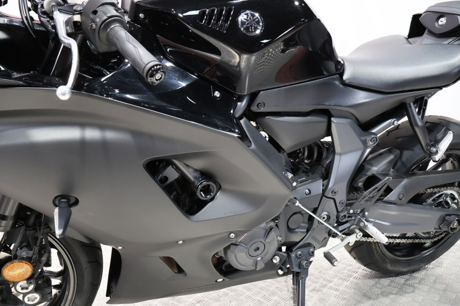 Imagen de Yamaha YZF R7 A2