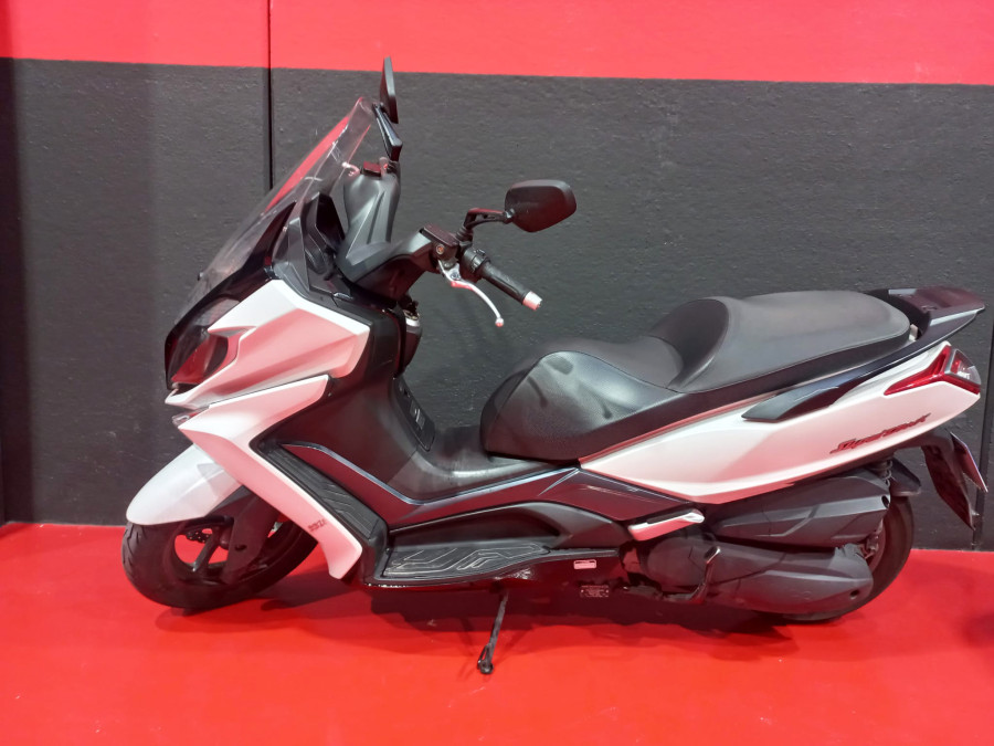 Imagen de Kymco SUPER DINK 350