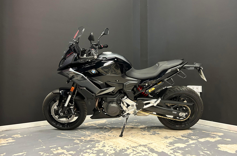 Imagen de BMW F 900 XR TRIPLE BLACK