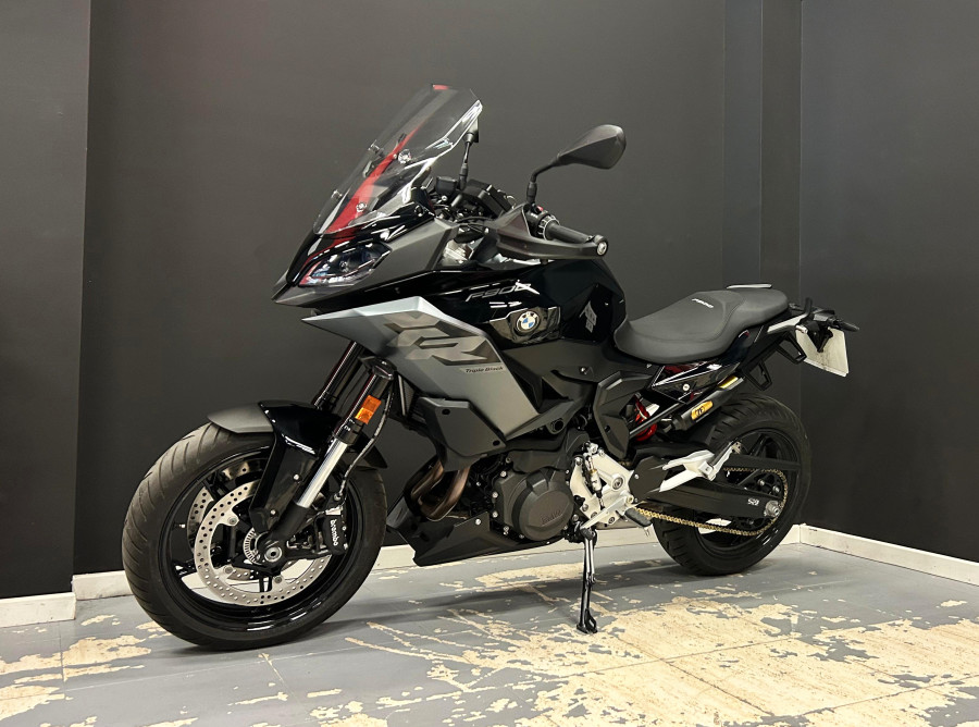 Imagen de BMW F 900 XR TRIPLE BLACK