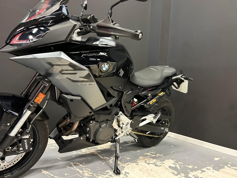 Imagen de BMW F 900 XR TRIPLE BLACK