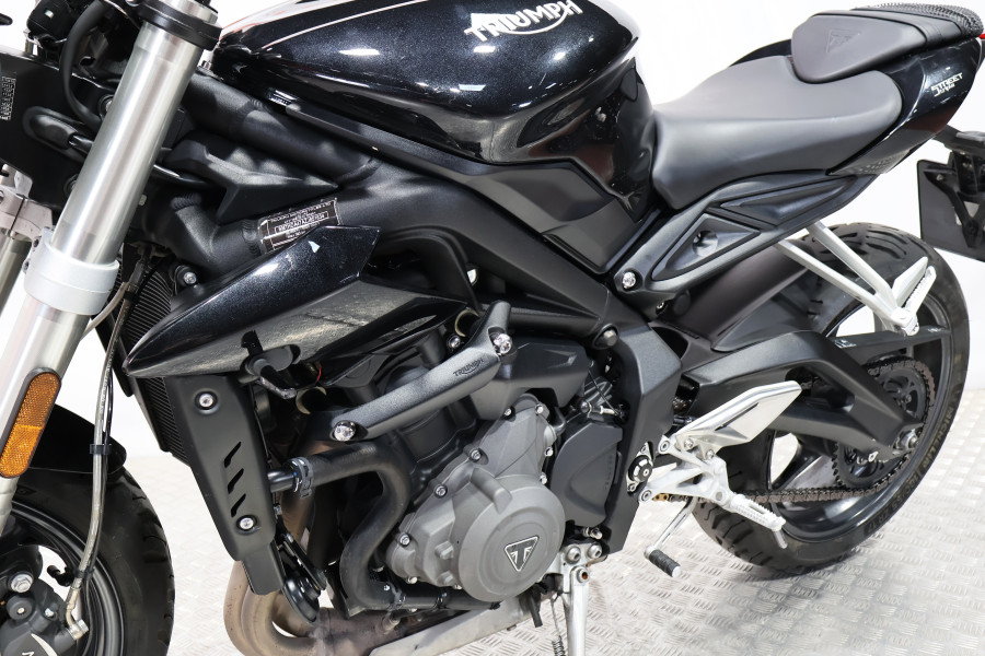 Imagen de Triumph STREET TRIPLE S