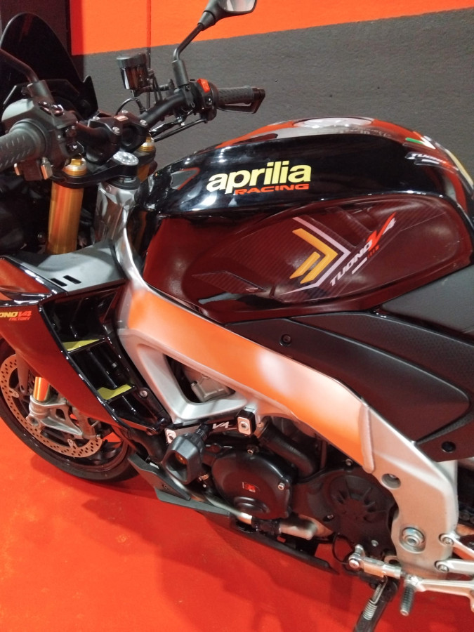 Imagen de Aprilia TUONO V4 FACTORY