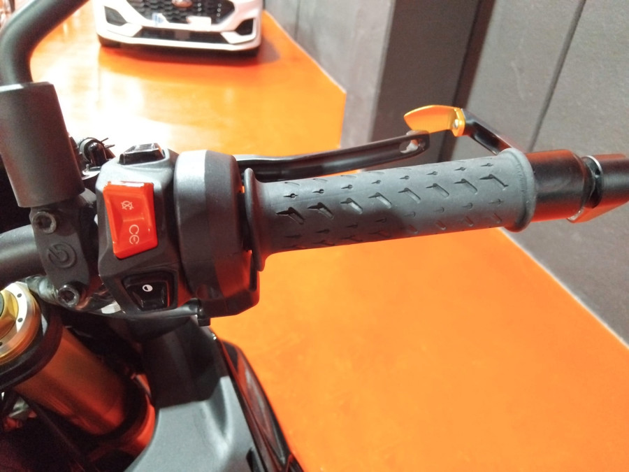 Imagen de Aprilia TUONO V4 FACTORY