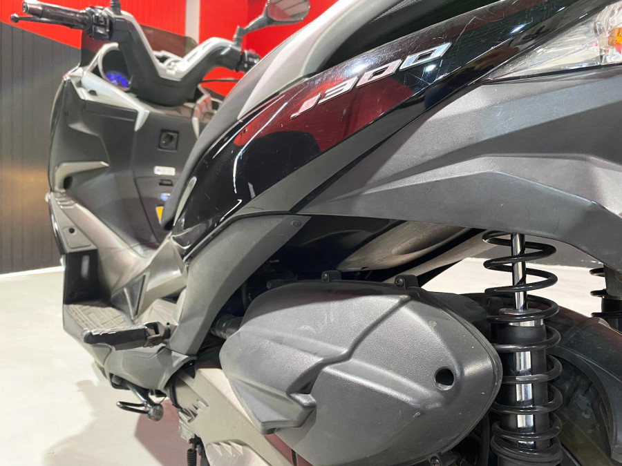 Imagen de KAWASAKI J 300