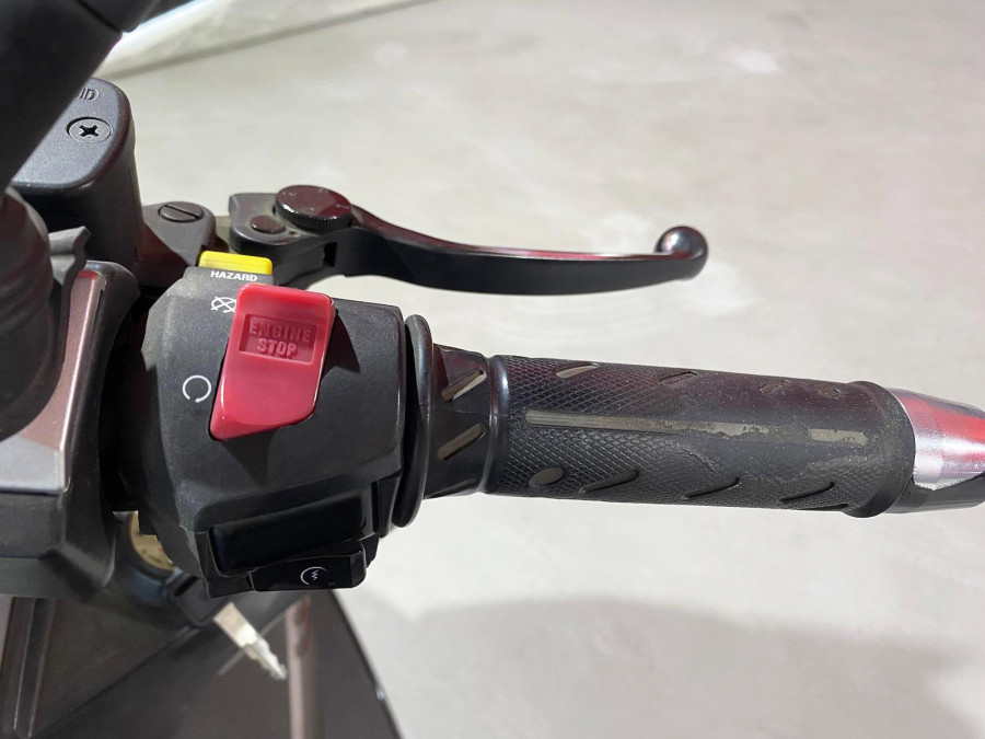 Imagen de KAWASAKI J 300