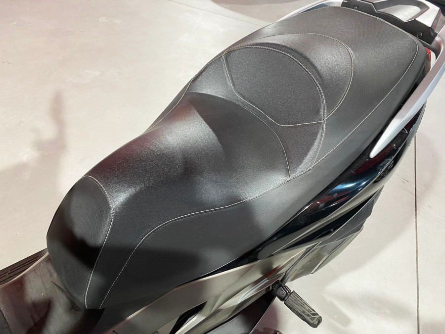 Imagen de KAWASAKI J 300