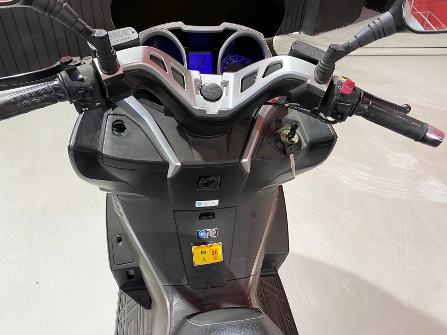 Imagen de KAWASAKI J 300