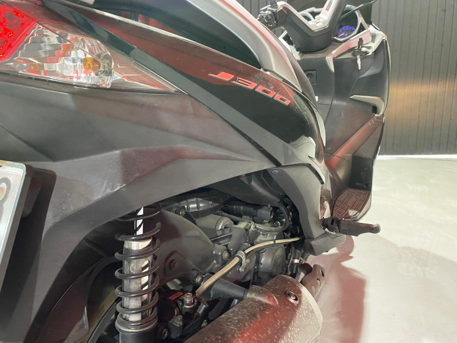 Imagen de KAWASAKI J 300