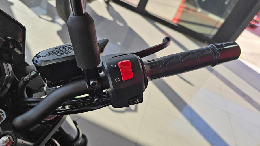 Imagen de KAWASAKI Z 400 PERFORMANCE