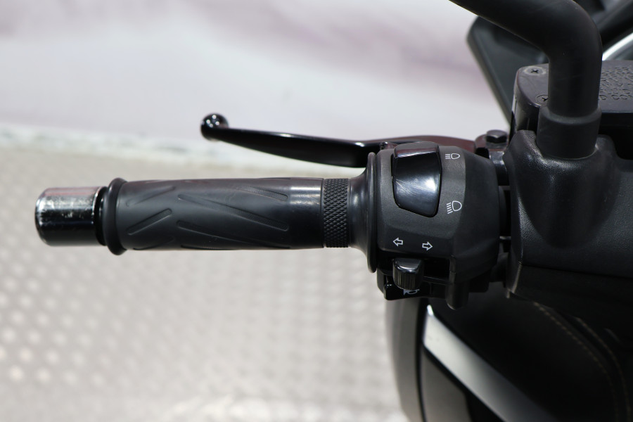 Imagen de Yamaha XMAX 400 IRON MAX