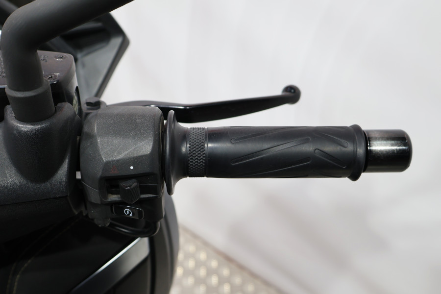 Imagen de Yamaha XMAX 400 IRON MAX