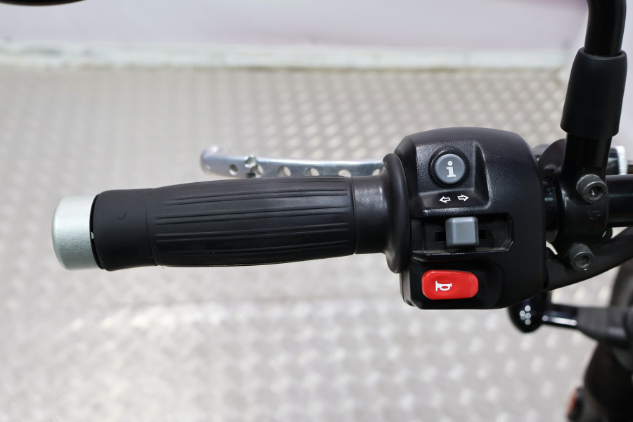 Imagen de Triumph STREET TWIN LOTUS GREEN