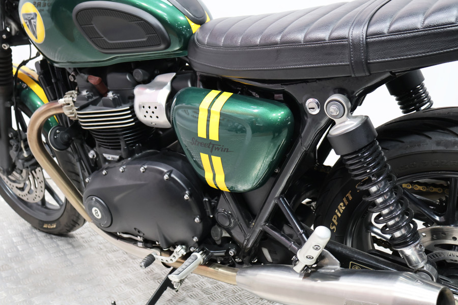Imagen de Triumph STREET TWIN LOTUS GREEN