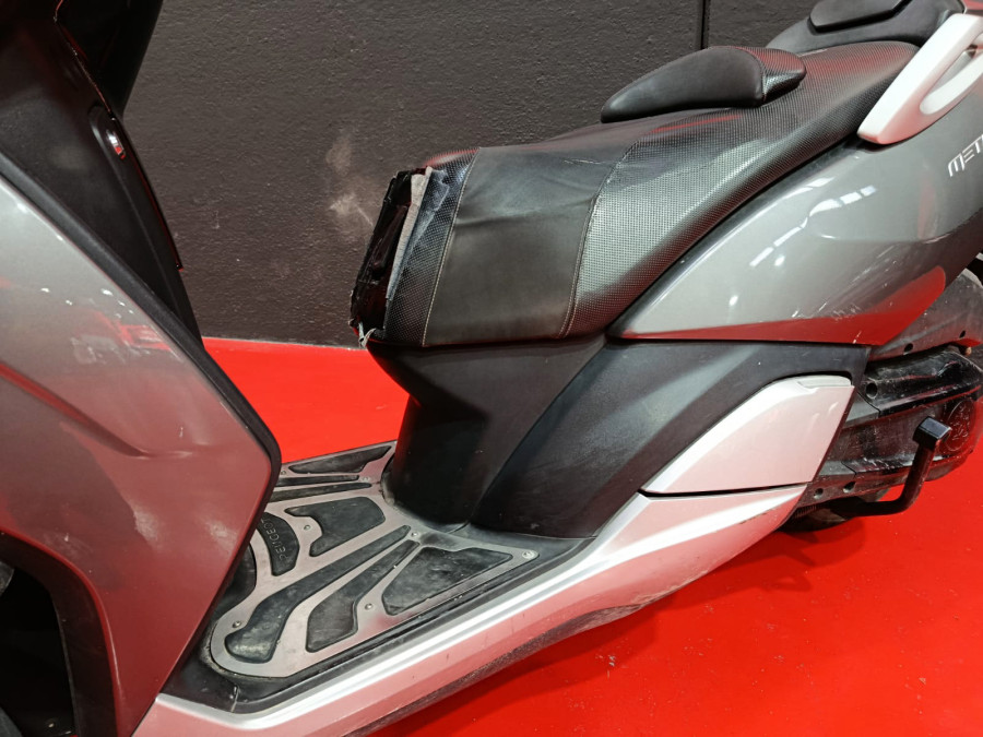 Imagen de Peugeot Metropolis 400