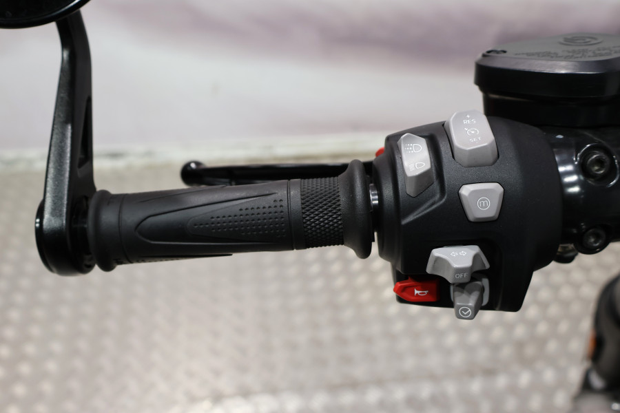 Imagen de Triumph ROCKET 3 STORM R